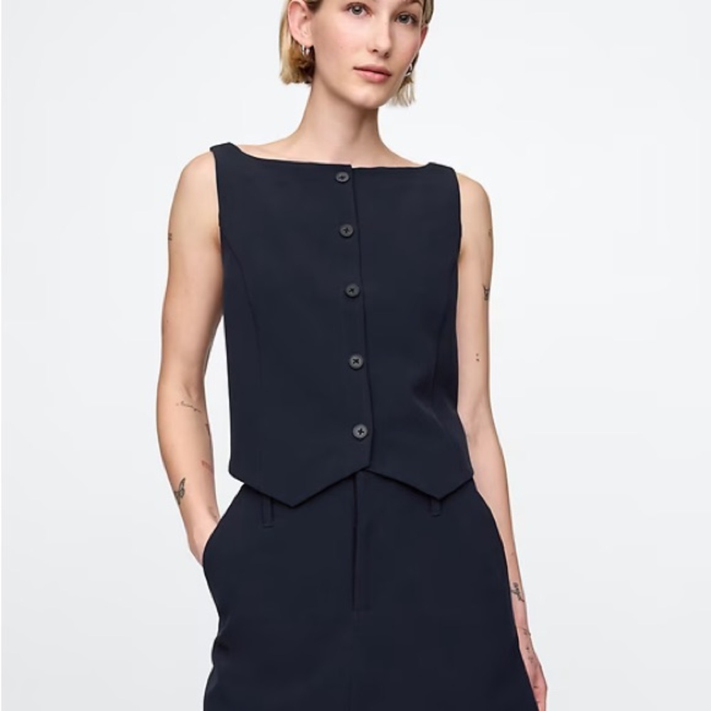 NWOT - GAP BiStretch Boatneck Crop Vest in Navy
